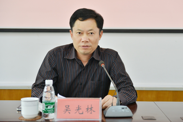 党委书记吴光林作开班动员讲话