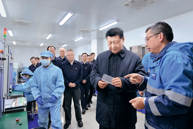 2024年3月18日至21日，中共中央总书记、国家主席、中央军委主席习近平在湖南考察。这是18日下午，习近平在中德合资企业巴斯夫杉杉电池材料有限公司考察。 新华社记者 谢环驰/摄